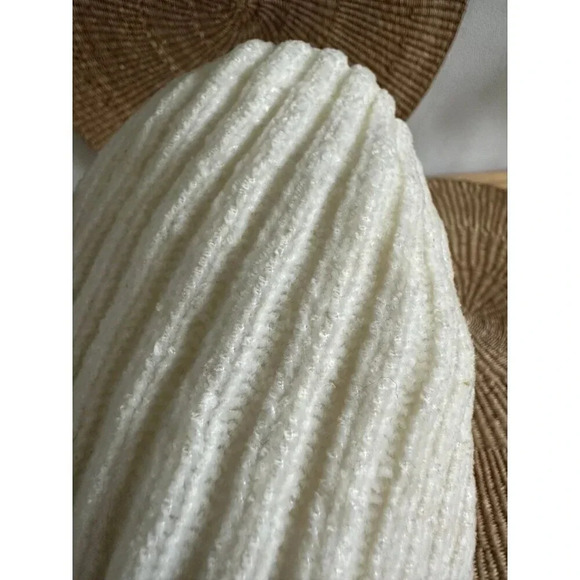 White textured striped Beanie hat - Picture 7 of 7